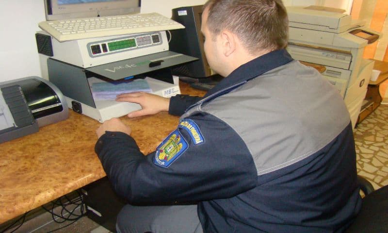 Permis de conducere fals, depistat la controlul de frontieră 