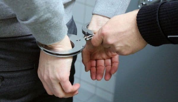 Și-a abandonat familia şi acum merge la închisoare. Vezi ce pedeapsă a primit „familistul” din Săveni!