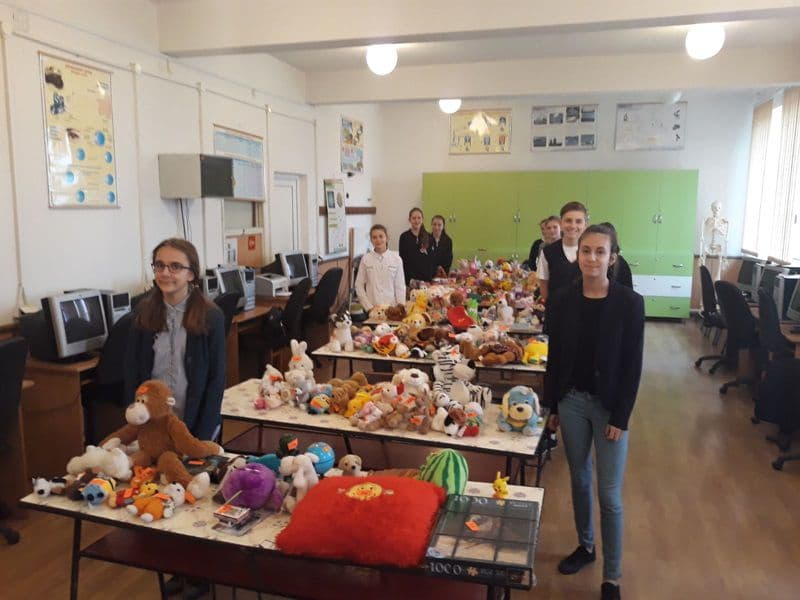 Târgul de zâmbete – activitate de voluntariat la Școala Gimnazială Nr. 1 Dorohoi - FOTO
