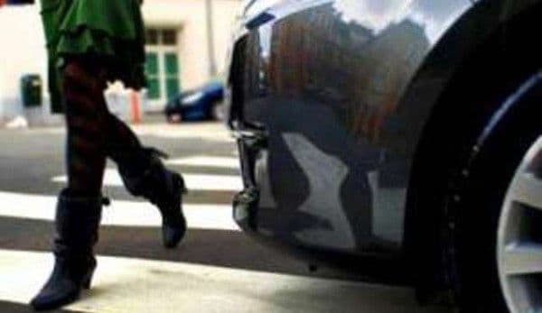 ACCIDENT: Două femei au ajuns la spital după ce au fost lovite de o mașină pe trecerea de pietoni, la Dorohoi