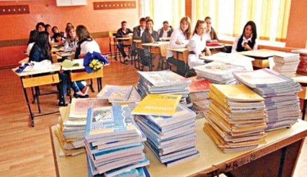 Anunţul făcut de ministrul Educaţiei privind manualele şcolare. Toţi elevii vor fi afectaţi