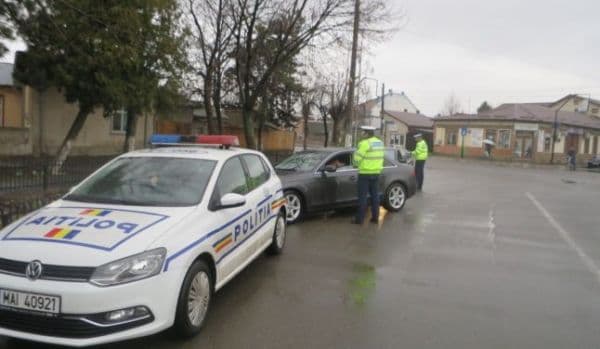 Tupeu de nedescris. S-a urcat la volan fără permis și mort de beat