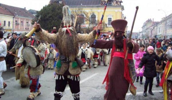 Valorile tradiționale păstrate la Botoșani prin „Festivalul de datini și obiceiuri de iarnă” Vezi programul!