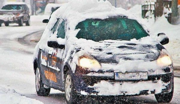 Greșeala pe care o fac toți șoferii iarna când pornesc motorul