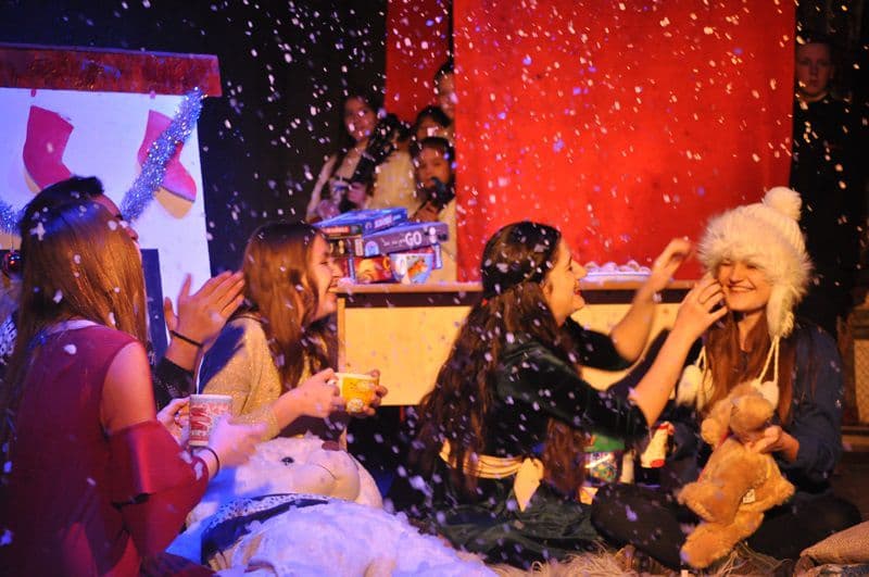 „Crăciunul – bucurie sfântă”, concert prezentat de seminariștii dorohoieni și invitații lor - VIDEO / FOTO