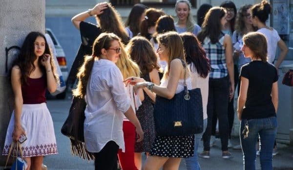 Amenzi uriașe dacă intri așa într-o școală. Noi modificări în Legea Educației!