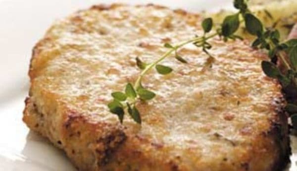 Cotlet de porc cu miez de lapte, în crustă de pesmet