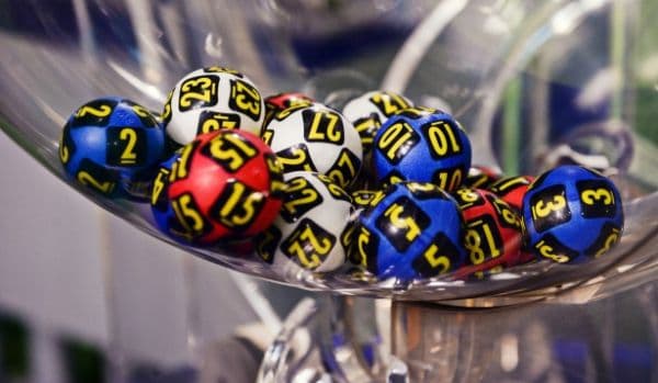 Loto 6/49: Află numerele câștigătoare la tragerile speciale de Crăciun - Report de peste 13 milioane la Joker
