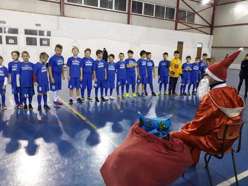 Copiii de la Clubul Sportiv „VIITORUL” Dorohoi l-au primit pe Moș Crăciun - FOTO