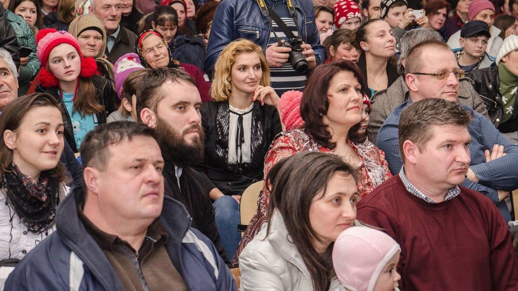 sezatorile iernii la Cordareni 005