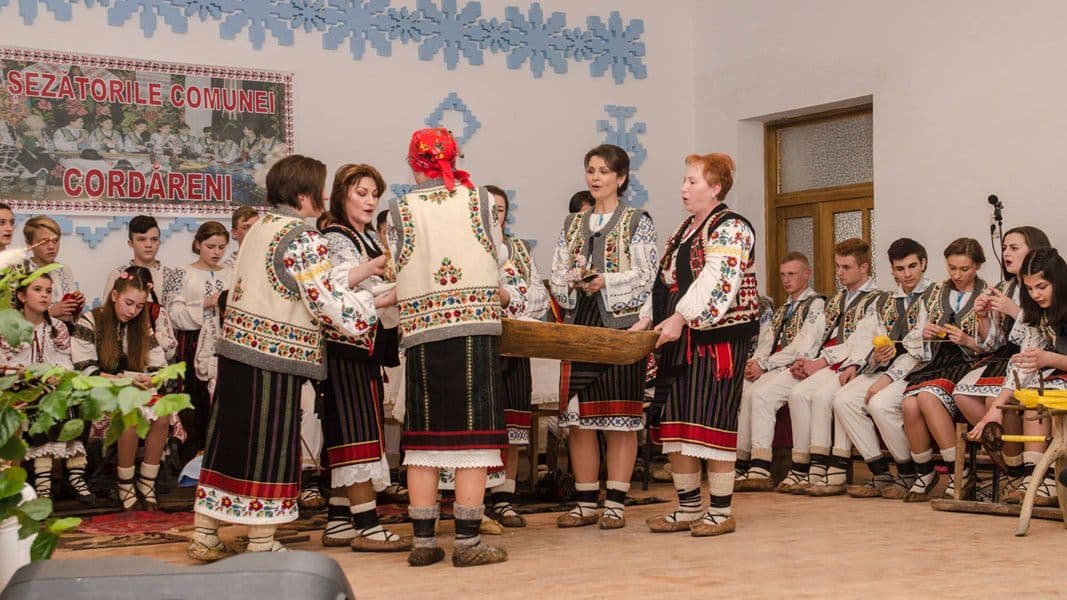 sezatorile iernii la Cordareni 010