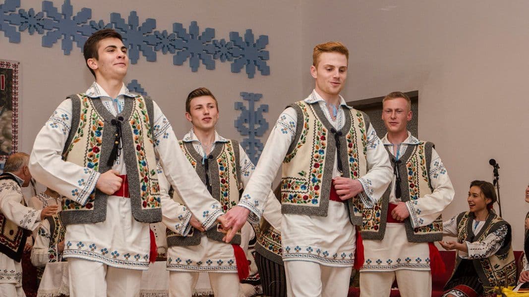 sezatorile iernii la Cordareni 012
