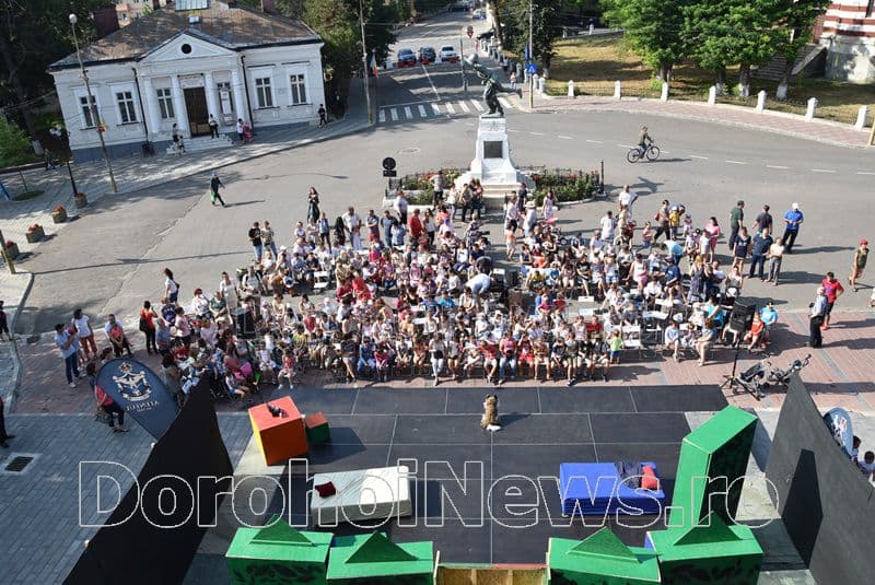 Teatru in aer liber la Dorohoi_01