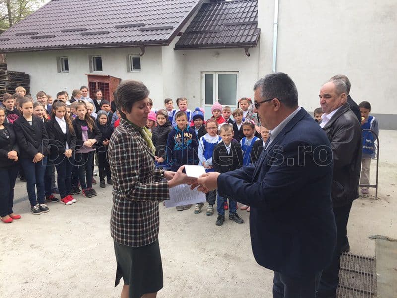 Premierea olimpicilor la scoala Corlateni  07