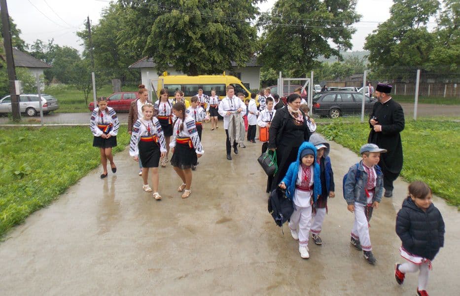 Cantecul si dansul copilariei 01
