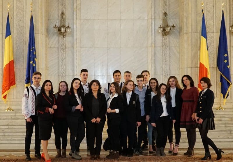 elevi din Dorohoi la Parlament 15