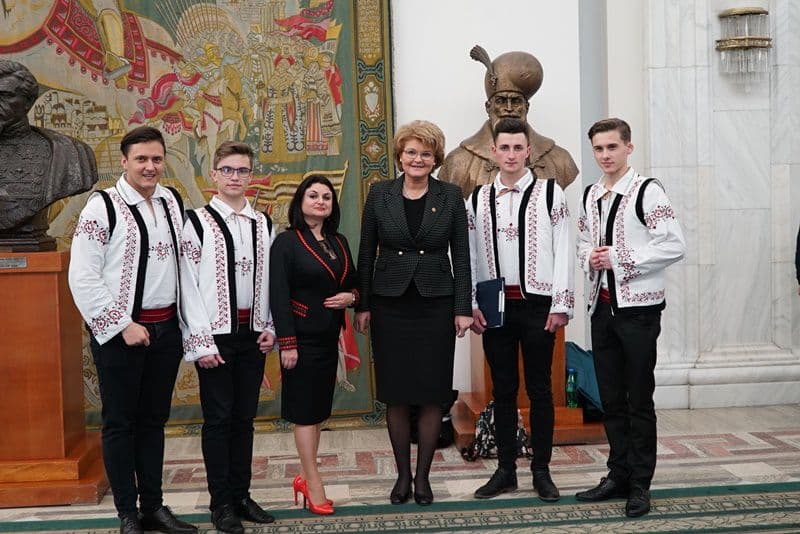 elevi din Dorohoi la Parlament 10