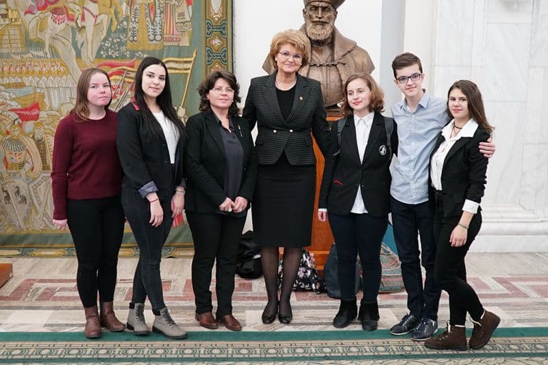 elevi din Dorohoi la Parlament 11