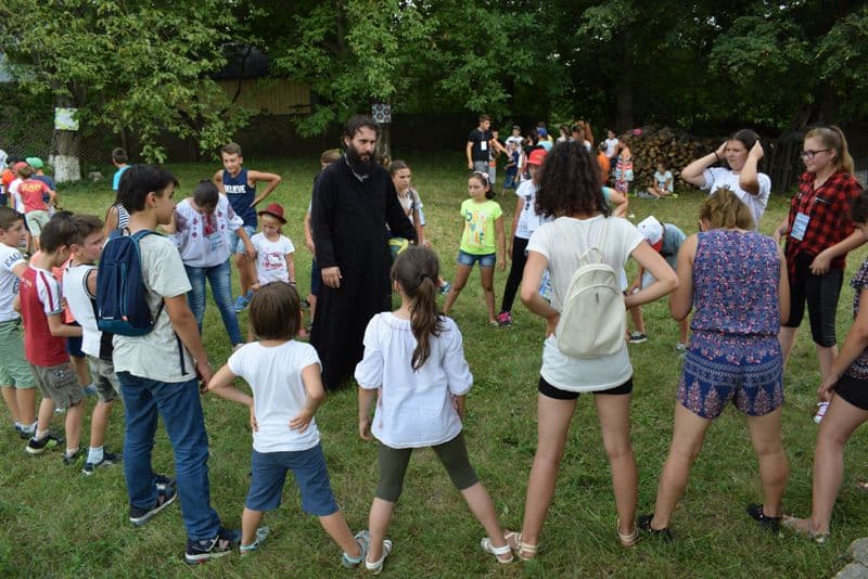 tabara din pridvorul satului (6)