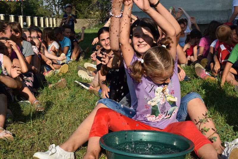 tabara din pridvorul satului (10)