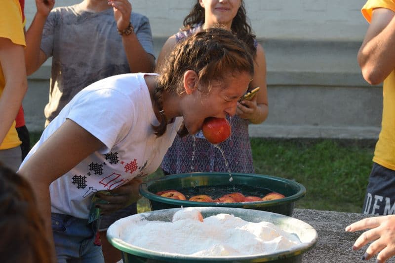tabara din pridvorul satului (13)