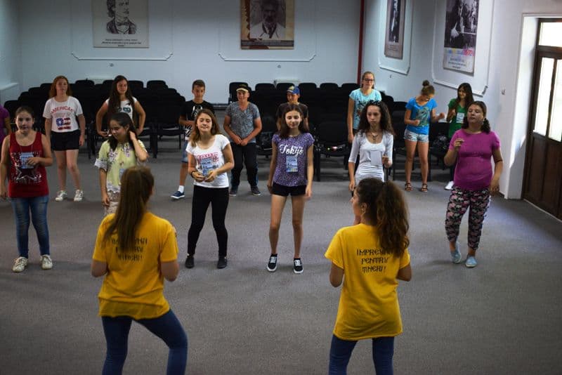 tabara din pridvorul satului (15)