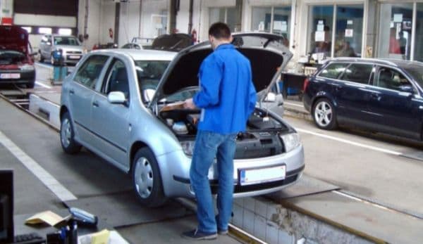 Veste neagră pentru șoferii care au mașini mai vechi de 12 ani