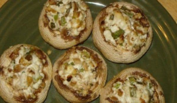 Ciuperci umplute cu parmezan