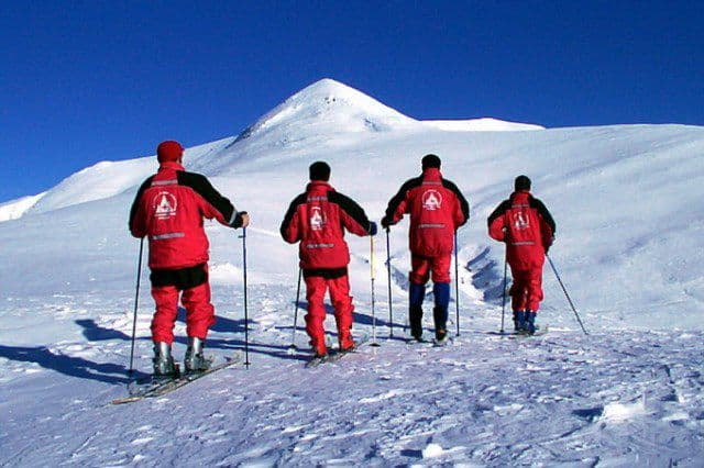 Doi turiști botoşăneni, salvaţi după ce au rămas blocaţi aproape de Vârful Omu, în masivul Bucegi