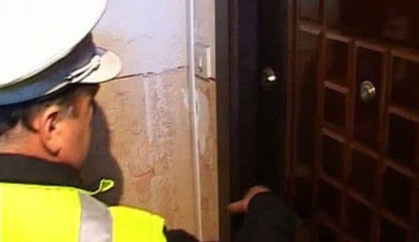 O dorohoiancă a sunat la 112 să anunțe că o bate concubinul. Când au ajuns polițiștii surpriză...
