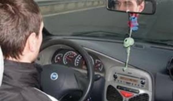 Minor din Botoșani, depistat de polițiști la volanul unui autoturism