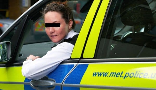 Polițistă concediată pentru mesaje la adresa romilor din Marea Britanie
