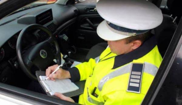 Adolescent din Botoșani, cercetat de polițiști. A condus, fără permis!