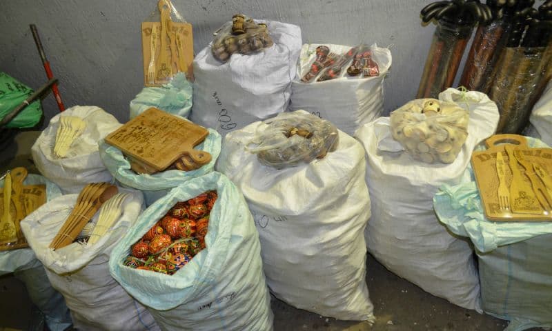 Mii de obiecte de artizanat fără documente, confiscate de polițiștii de frontieră Botoșani - FOTO