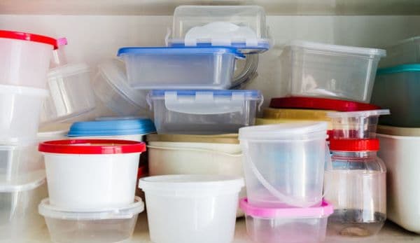 Ce termen de valabilitate are un recipient de plastic?