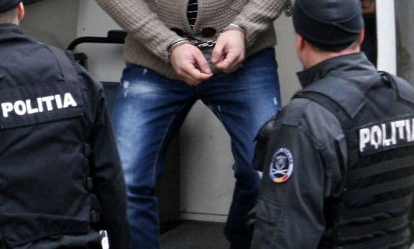 Mandate de executare! Doi bărbați reținuți de polițiști, pentru contrabandă