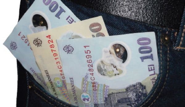 Bărbat lăsat fără bani în timp ce se afla în staţia de maxi-taxi