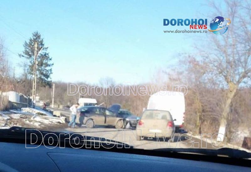 Impact frontal! Femeie rănită într-un accident produs la ieșirea din Vârfu Câmpului spre Dorohoi - FOTO