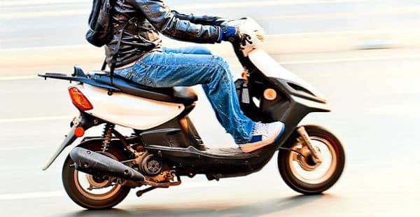 Sancționat cu dosar penal după o plimbare cu motoscuterul prin Suharău