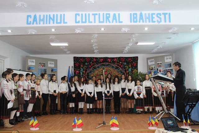 „Hai să dăm mână cu mână!” Mica Unire sărbătorită în comuna Ibănești - FOTO