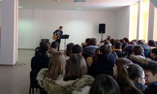Folk… la Liceul „Regina Maria” din Dorohoi - FOTO