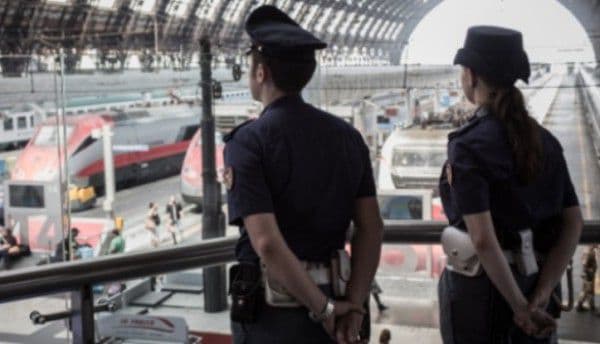 Români arestaţi în Italia pentru că aveau o valiză suspect de grea. Ce ţineau în ea!