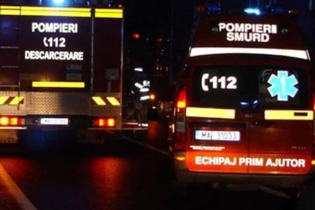 Incendiu izbucnit la o casă din Dorohoi! Un tânăr de 29 ani intoxicat cu fum, salvat de pompieri