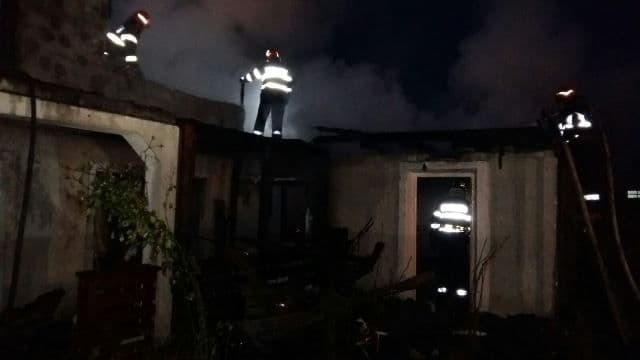 Pompierii au intervenit pentru stingerea unui incendiu puternic la Vorona - FOTO
