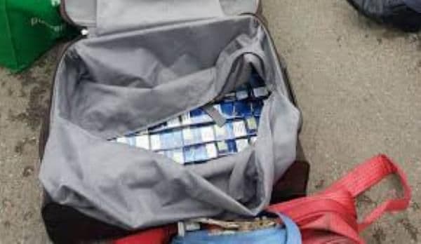 Bărbat din Botoșani prins cu 220 de pachete de ţigări de contrabandă în portbagaj