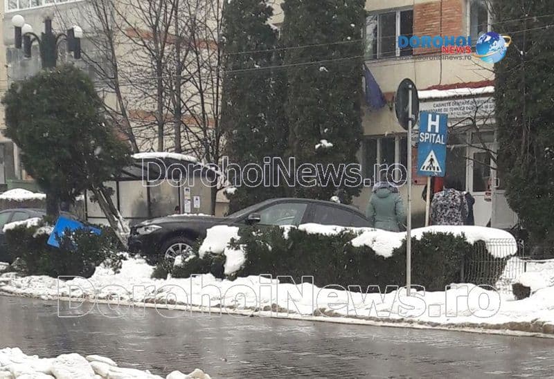 Accident pe Bulevardul Victoriei din Dorohoi! BMW izbit de un șofer neatent – FOTO