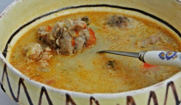 Ciorbă din oase de porc
