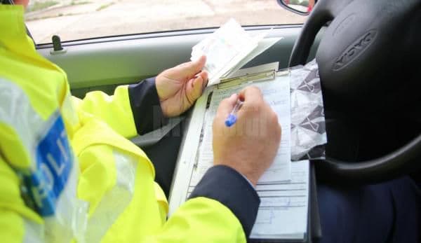 Inconștiență! Deşi avea permisul de conducere suspendat din anul 2016, s-a urcat totuşi la volan...