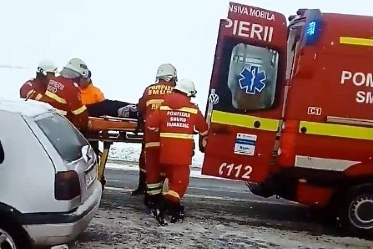 Accident cu cinci victime la Dumbrăveni! O tânără de 19 ani a pierdut controlul volanului - FOTO