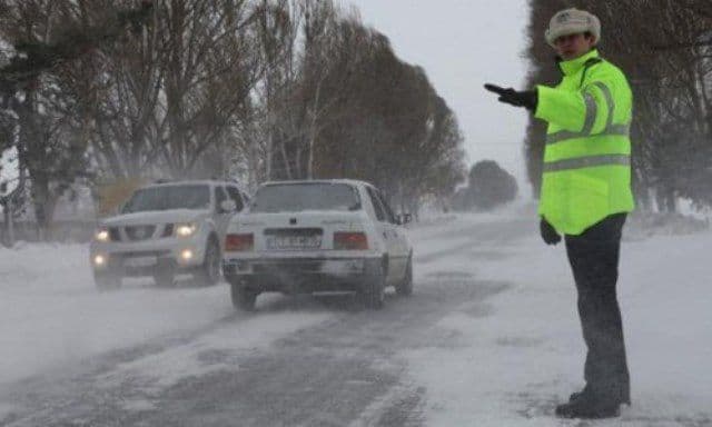 Recomandări ale polițiștilor botoșăneni pentru circulația în siguranță, pe timp de iarnă